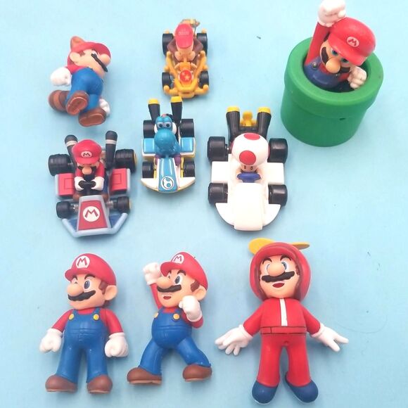 Super Mario Collector's Lot: Figures, Cards & Case - Picture 1 of 5